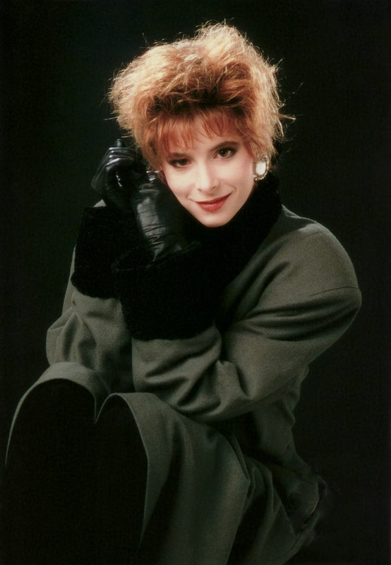 https://i.postimg.cc/vHxNqkgj/big-mylene-farmer-1987-christophe-mourthe-304.jpg
