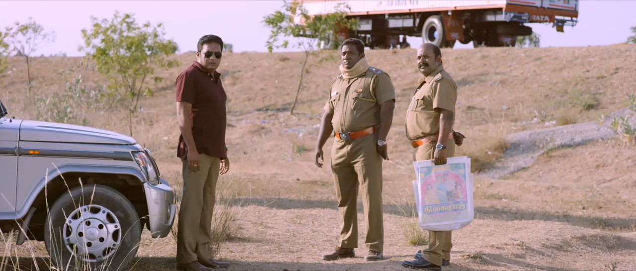 Kadavul Irukaan Kumaru 2016 WebRip [Tamil] 480p 720p ESub Screenshot