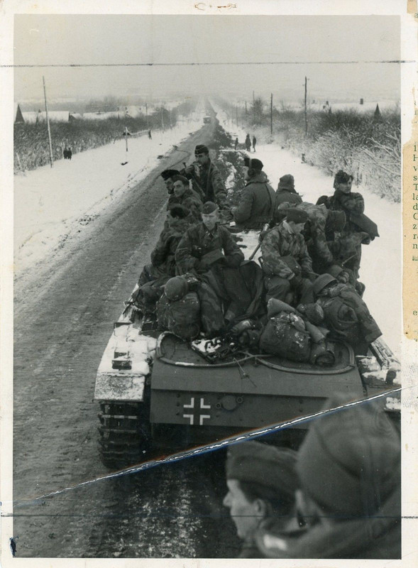 Russland Winterkämpfe Panzer Tank Aufgesessene G