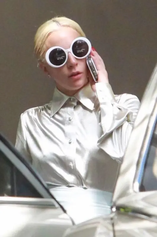 10-15-15-Leaving-Chateau-Marmont-Hotel-i