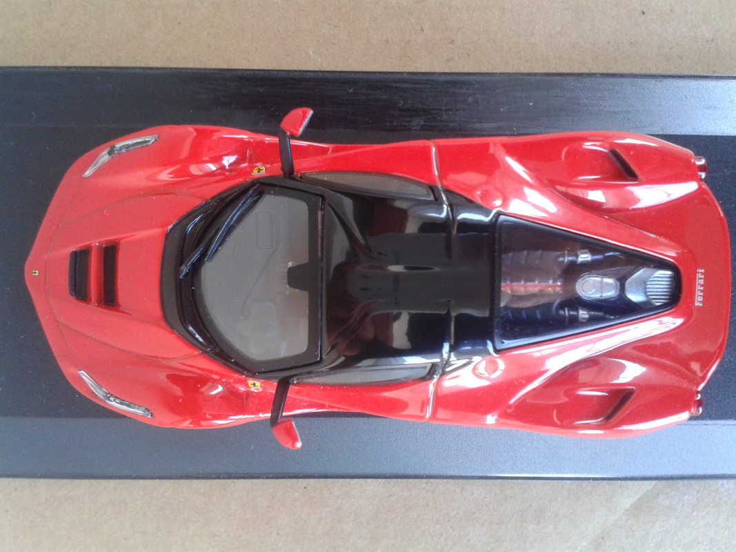 2013 Ferrari LaFerrari (Ixo-nº 2 Ferrari GT Collection). (16)