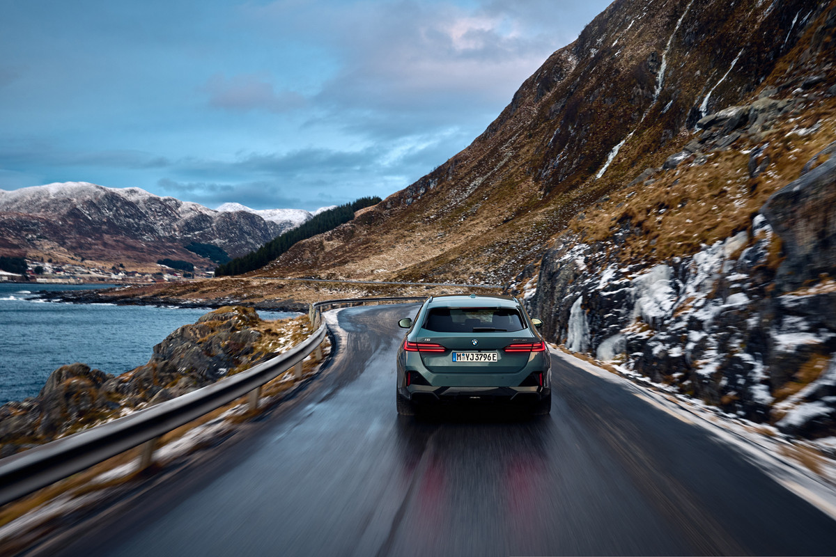 P90537319_highRes_the-new-bmw-i5-edriv