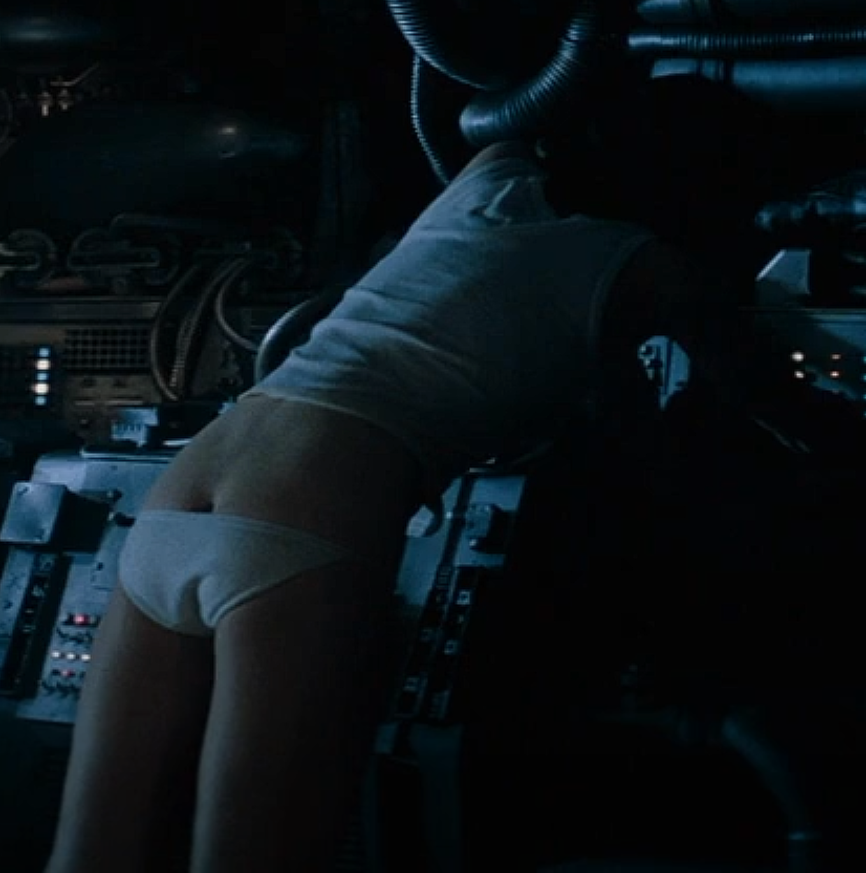 sigourney-weaver-travesti-descarado-con-espalda-recta.png