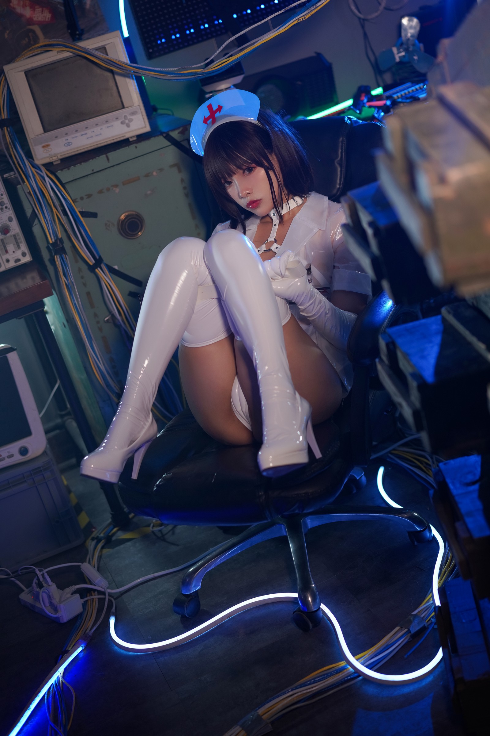 Neko-薇薇 透明护士 Cosplay 高清写真图集（51P｜434MB）插图1
