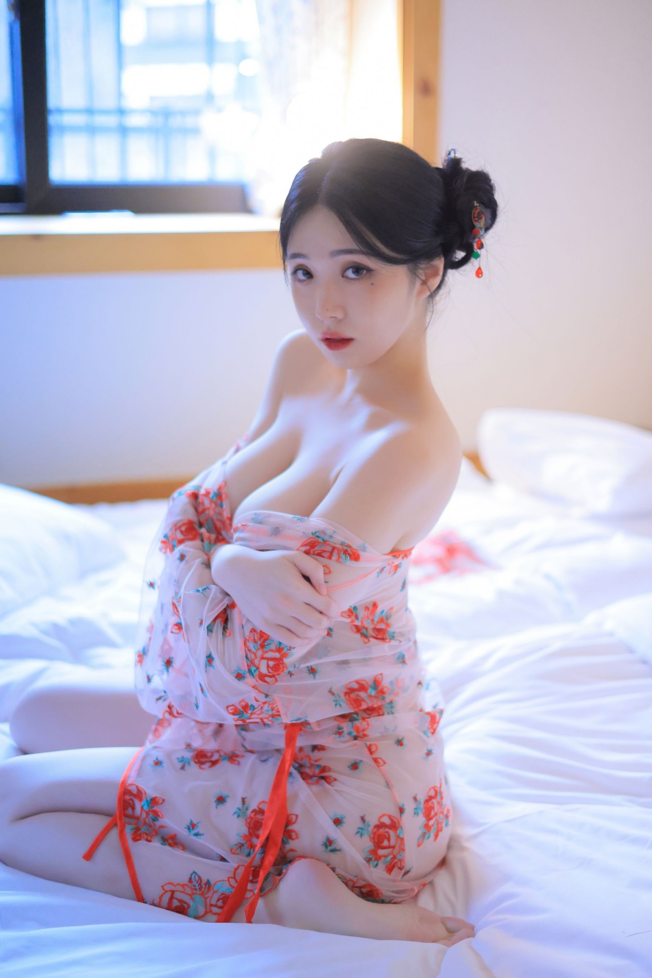 韩国 yeonwoo《粉色碎花睡衣》写真，性感与优雅，睡衣风美女插图4