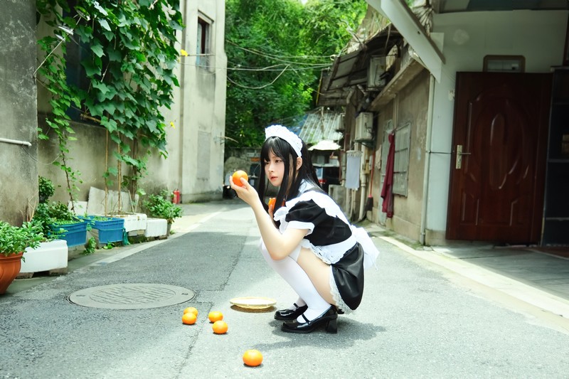 白莉爱吃巧克力 深巷女仆 Cosplay 写真【11P｜487MB】插图1