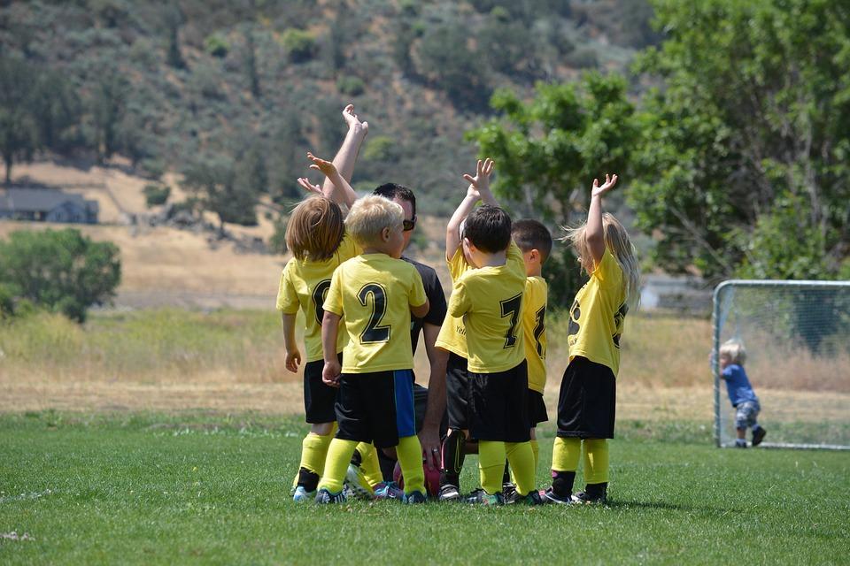 Play Outdoor Sports Play Outdoor Sports