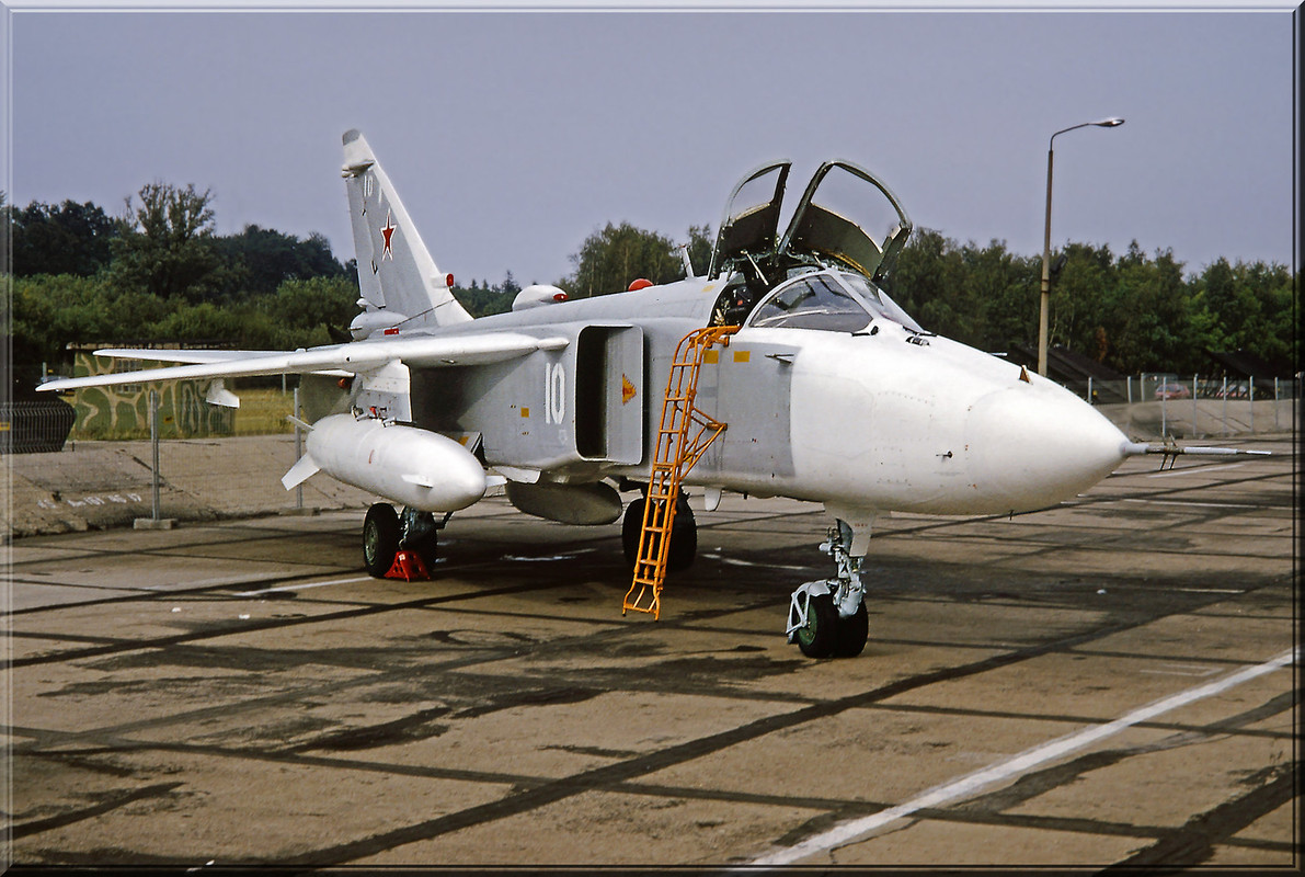 11 ORAP Su-24MR 10 White_0515320_Welzow. Damgarten. Aug. 1992. (2)