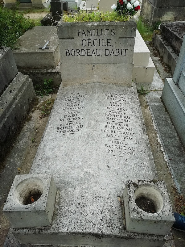1200px-Mireille-Bordeau-tombe
