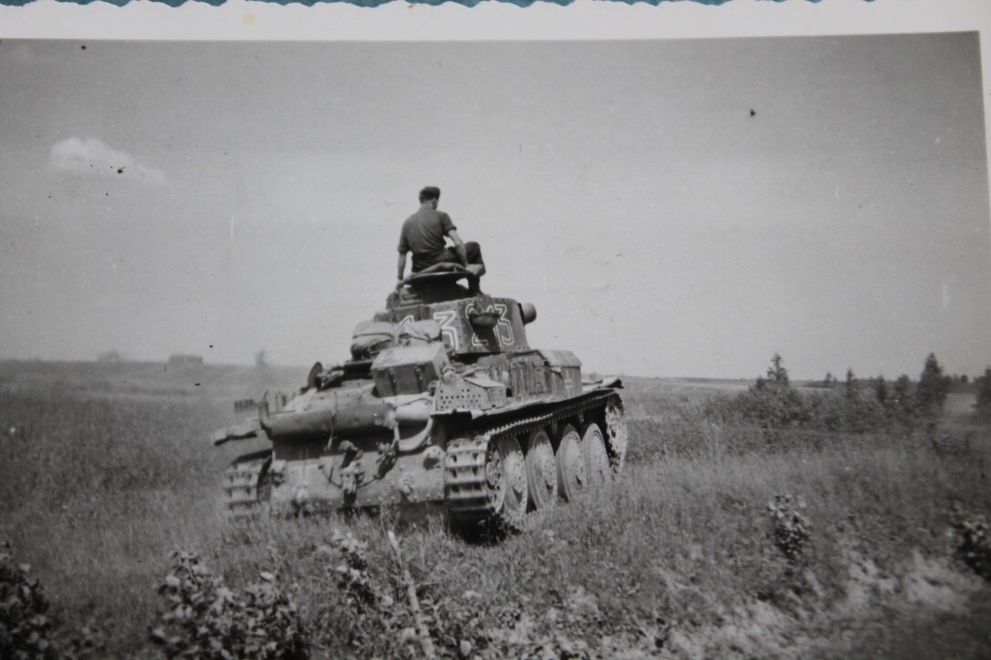 Foto Photo  deutscher Panzer tank Turm Kennung 213 beladen Koffer Gepäck