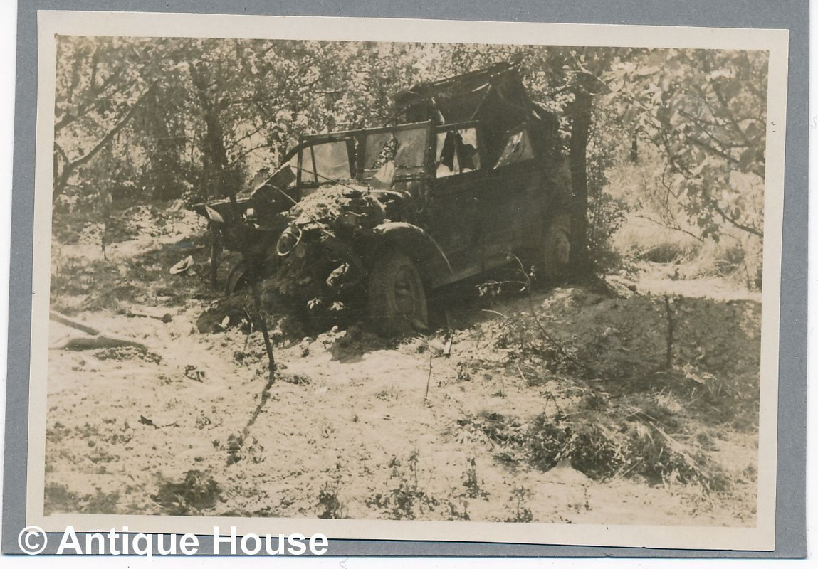 Foto WK II Wehrmacht Technik zerstörtes Fahrzeug