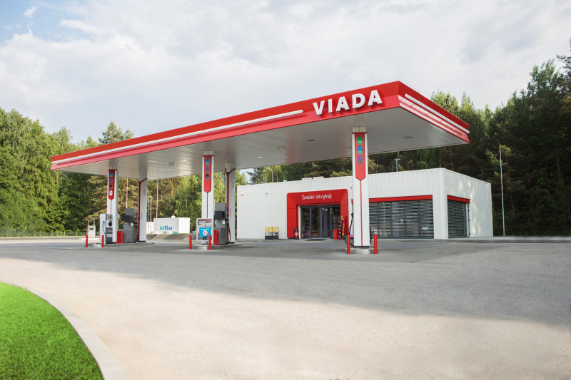 Buvo atakuotos litukrijos degalines