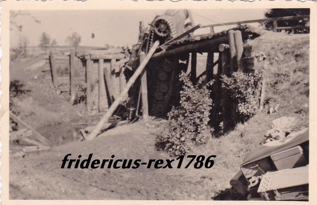 Foto Unfall deut. Panzer IV Brückeneinsturz Russ