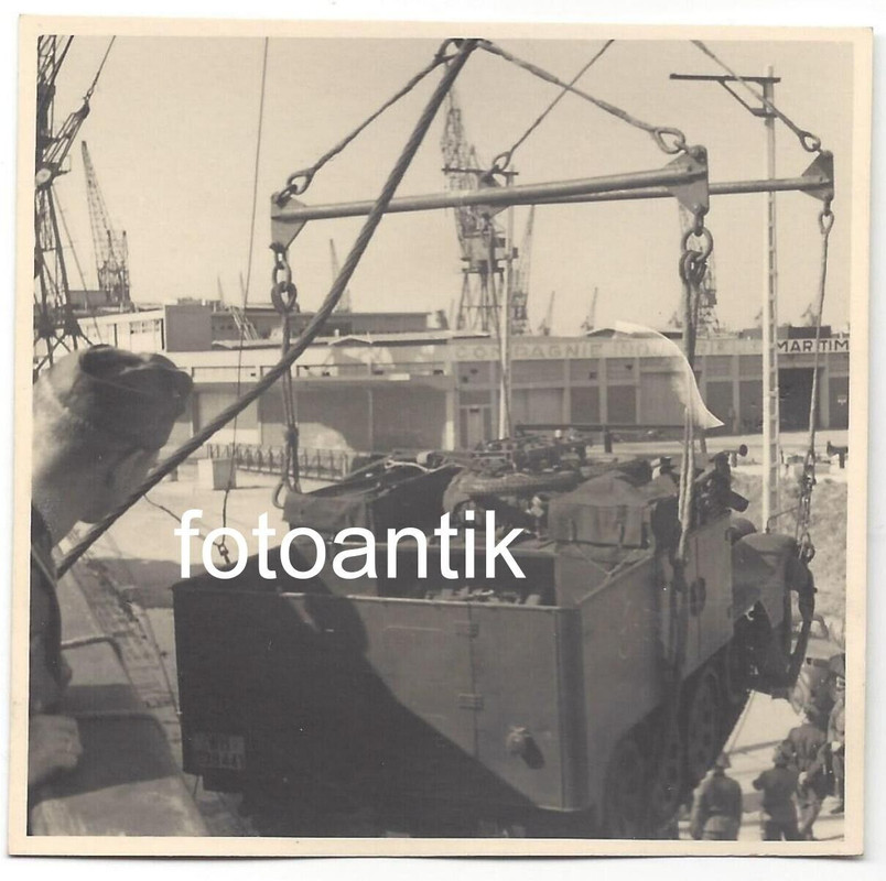 Foto Operation Seelöwe Frankreich Hafen Schiff Frachter Panzer Halbkette (7)
