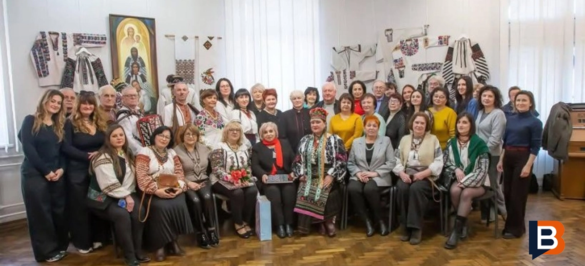 У Національному музеї Гуцульщини відкрилася виставка борщівських сорочок Матковської