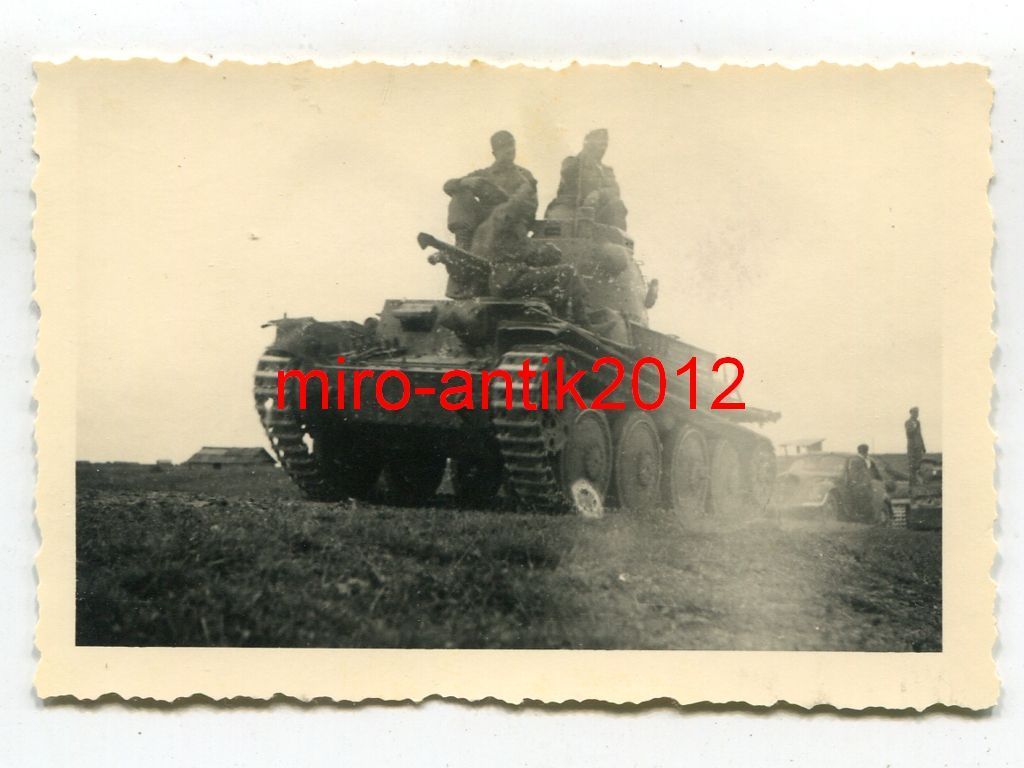 Foto, Wehrmacht, Panzer 38 (t)m Vormarsch bei Pr