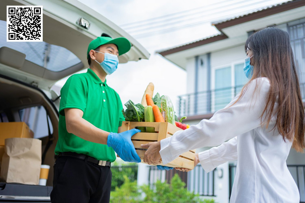 Why Food Delivery Is Perfect for Hosting Small Gatherings?
