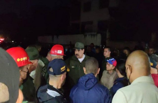 Maduro llegó de inmediato a la zona de la nueva tragedia causada por las lluvias en Aragua para atender afectados Maduro-elcastano