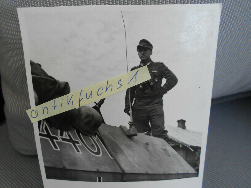 Soldat mit NKS auf Schützen-Panzer 4401 an der Ostfront 1943-44