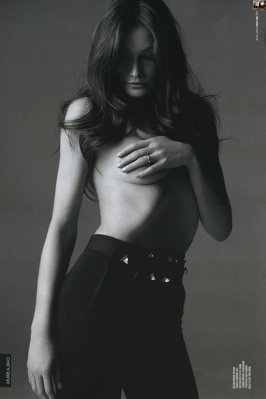 http://lolxl.com/wp-content/uploads/2008/03/carla-bruni-nude-gq-021.jpg