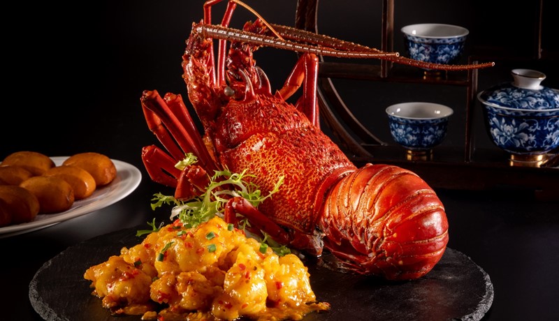 Fried Australian Lobster with Singapore Chili Sauce Served with Deep Fried Man Tou