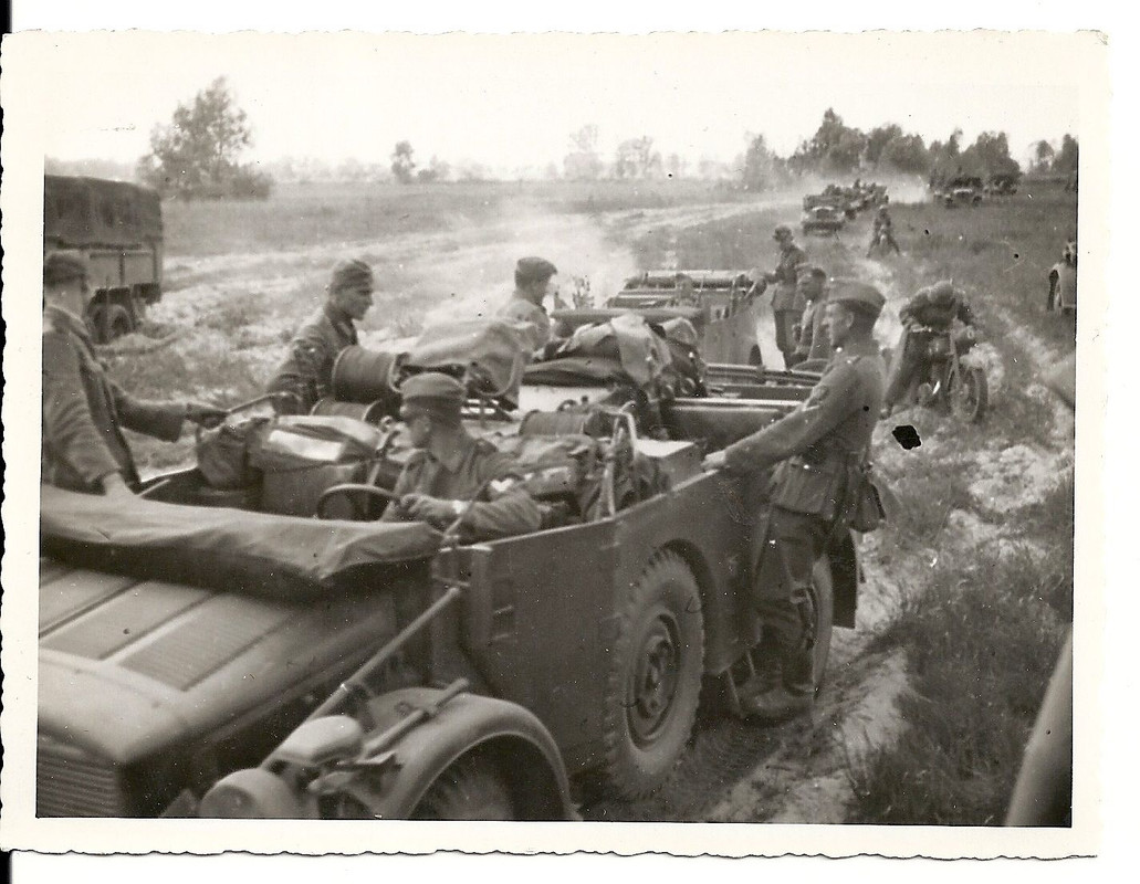 Orig.Foto Kübelwagen Kolonne Wehrmacht Kämpfe an