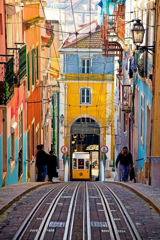 yellowcablecarportugal.jpg