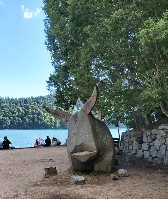 https://i.postimg.cc/vTLcxD1w/Lac-Pavin-2.jpg