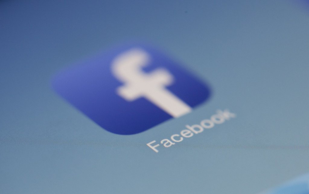Meta - Escándalo revelado: Facebook habría concedido a Netflix acceso a la bandeja de entrada de sus usuarios Facebook