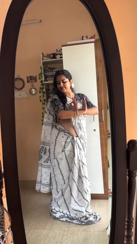 beautiful bengali lady sexy navel while dancing in white saree mp4 snapshot 00 00 350