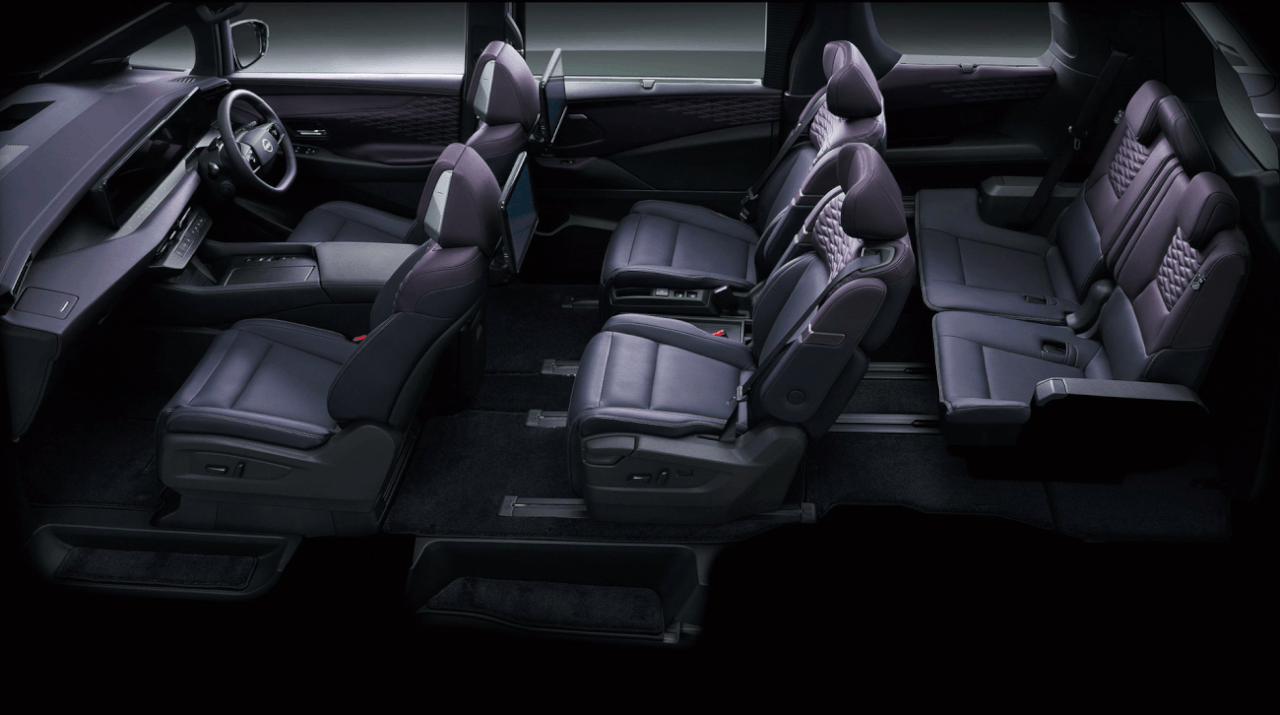 Megépítette őrült űrbuszát a Nissan 11 ezgif-475224908798f23e