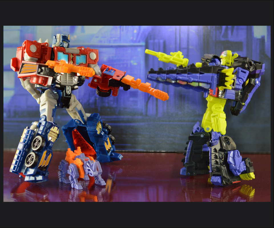 TR-Action-Master-Optimus-Prime-map-9