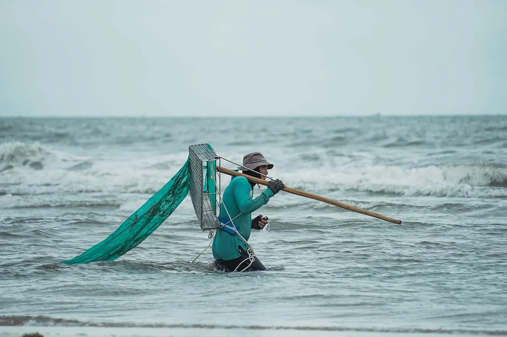 turquoise-fisherman-9067417-1280.webp