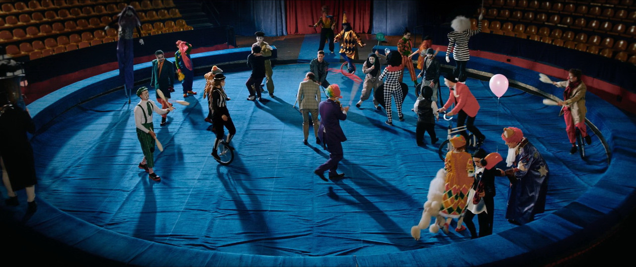 Обратимая реальность (2022).mkv_snapshot_01.08.00_[2022.11.07_15.07.54]