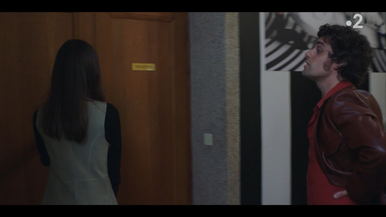 2022-05-13_21_10_Fr2_Les-petits-meurtres-d-Agatha-Christie-70-s_3x2_La-chambre-noire.mp4_snapshot_51