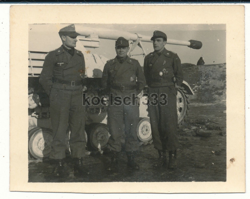 Foto StuG Panzermänner mit Orden am Panzerjäger Panzer Hornisse