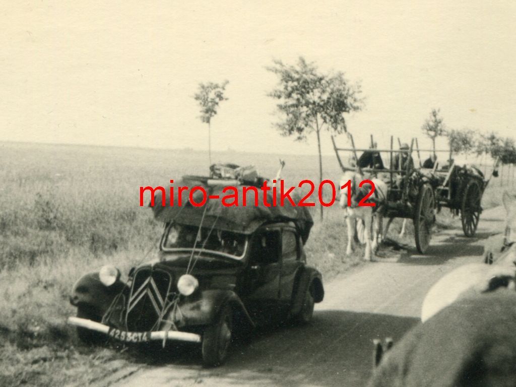Foto, Wehrmacht, frz. Flüchtlinge mit PKW, Citro