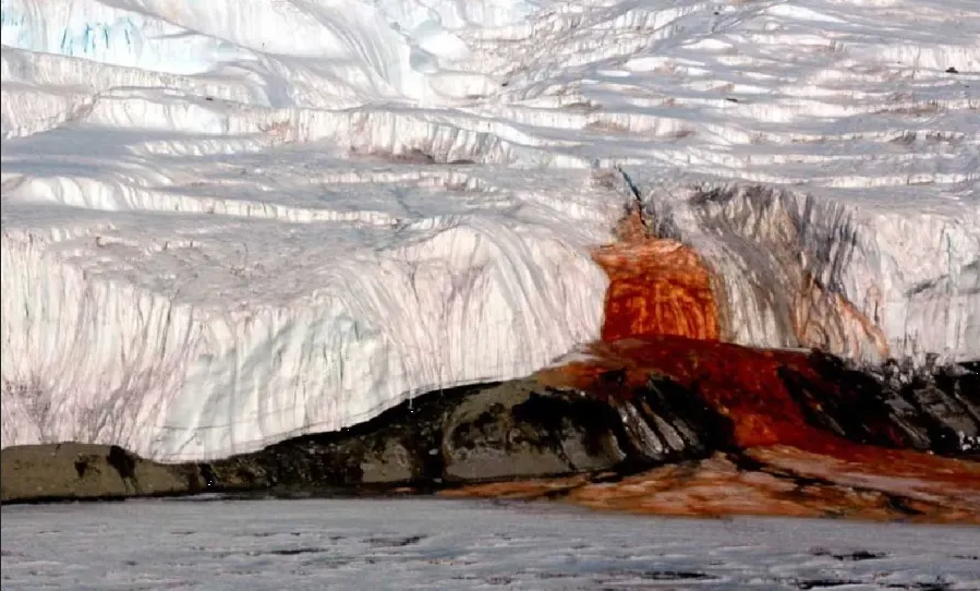 Las misteriosas cataratas de sangre en la Antártida, ¿son un portal sobrenatural?