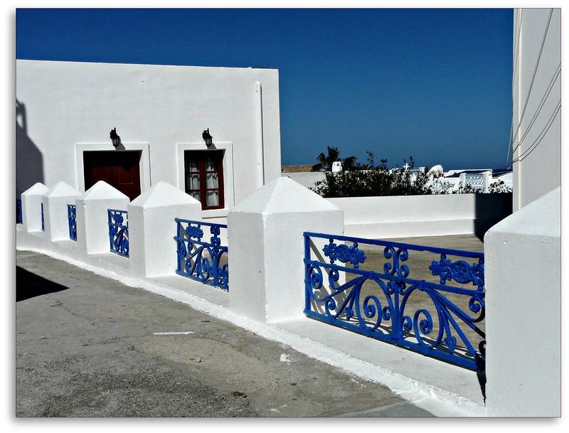 blueandwhitebrickfence.jpg