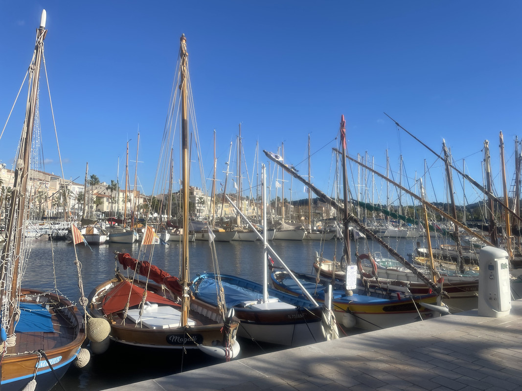 CE09ECBD-CB14-498D-BD3C-F8B014A34F0B