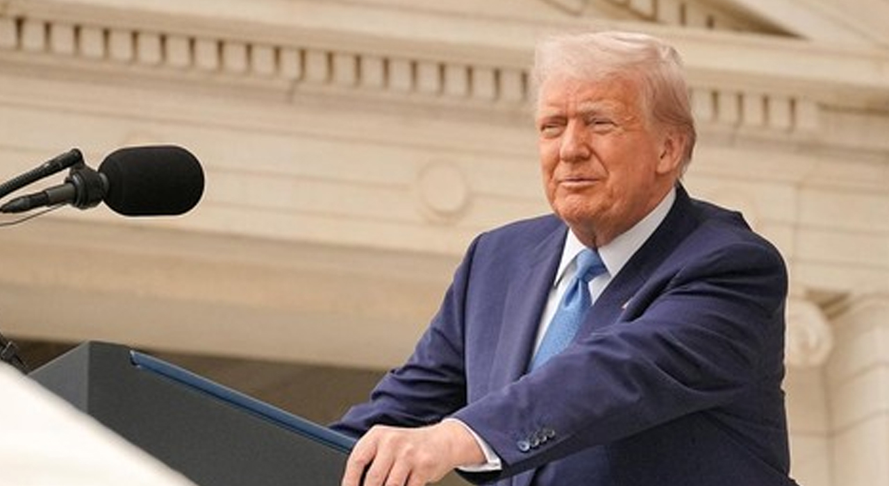 Heboh, Donald Trump Bakal Cabut Visa Mahasiswa China di AS