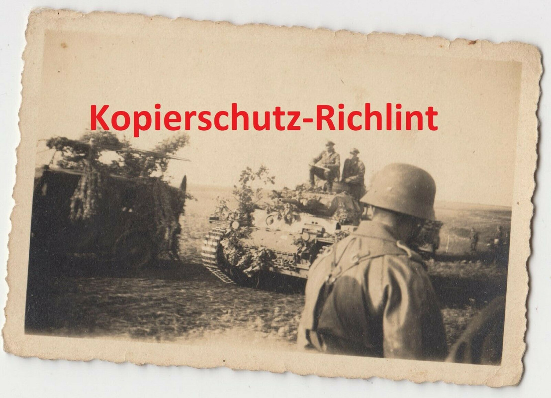 Wehrmacht Rußland Panzer III Vormarsch etwas getarnt Kommandant 