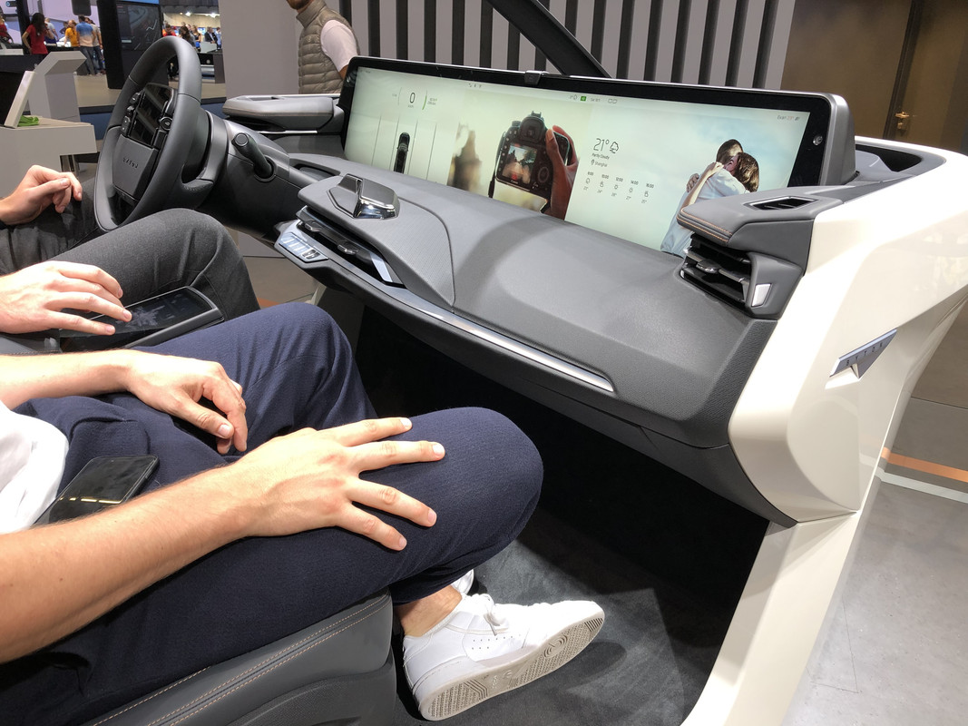 2A15B88A-4902-40E0-86A3-7579F3583EF6