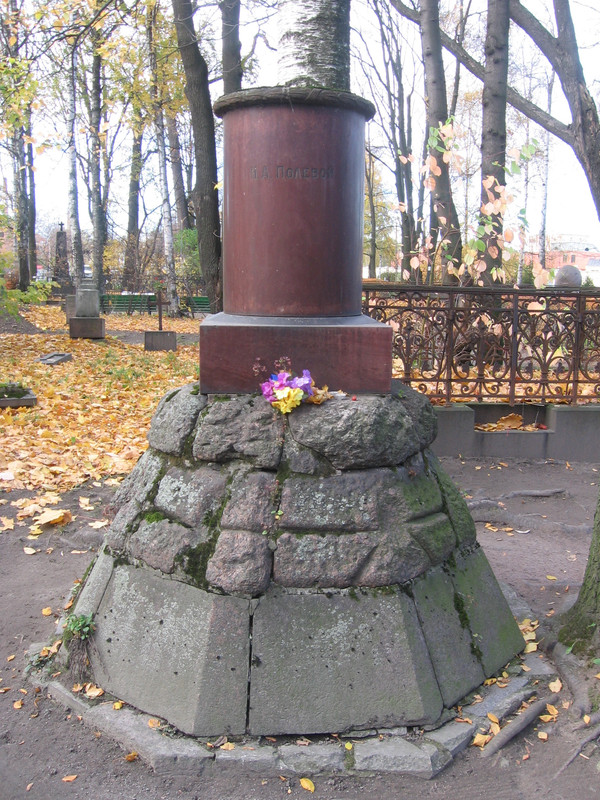 Надгробие_Н._А._Полевого