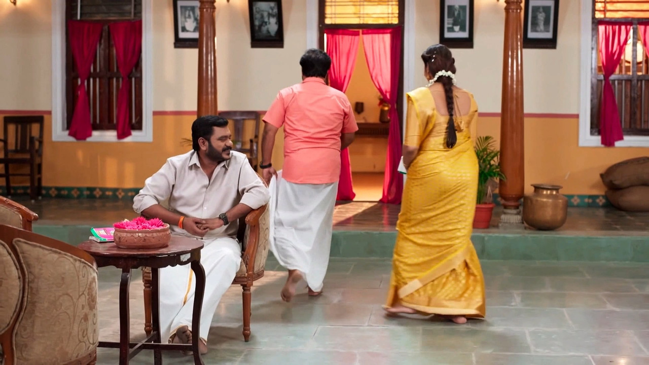 Sexy Tamil Serial Actress Big ass and tummy in saree.mp4_snapshot_00.21.093