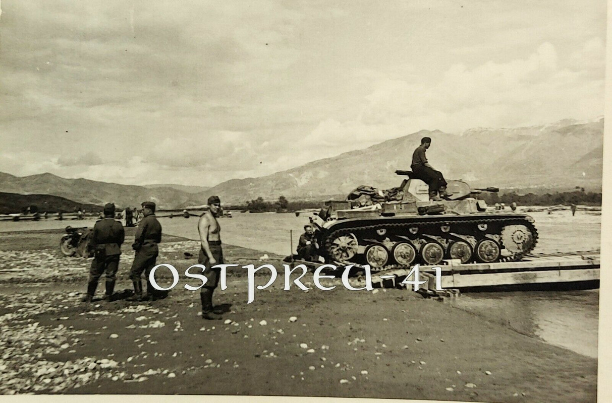 Orig. Foto 2.WK Sdkfz dt Panzer auf Pionierbrücke Kettenfahrzeug Tank