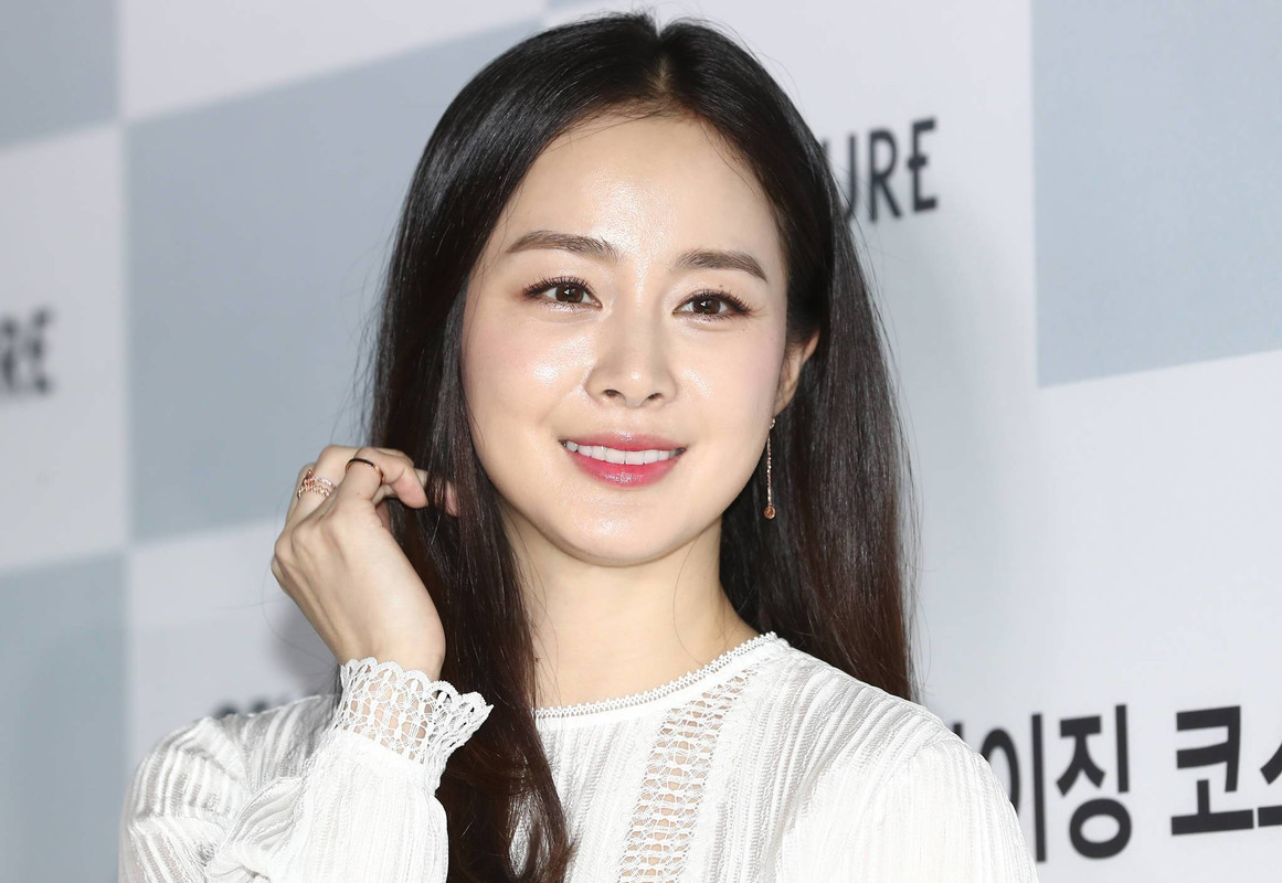 kim taehee dipuji netizen kerana pilih untuk tua secara semula jadi