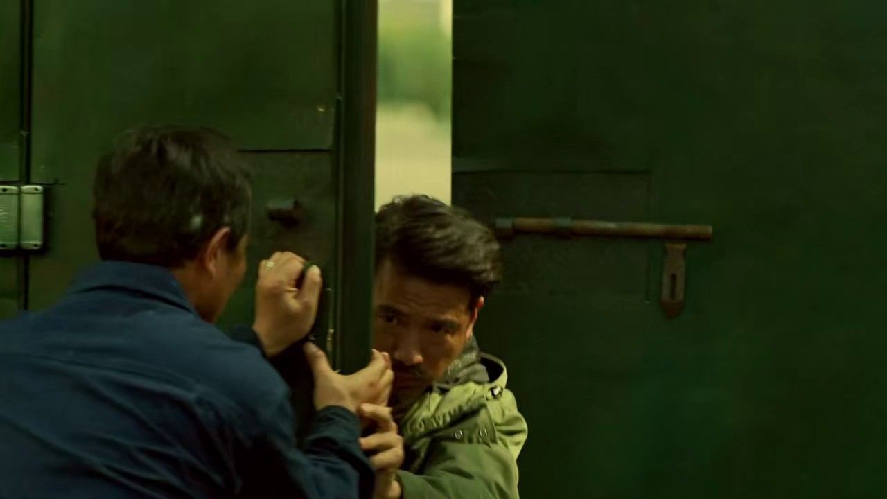 Crazy-Lizard-2024-AMZN-WEB-DL-Hindi-China-720p-HEVC-DDP-2-0-ESub-mkv-0002