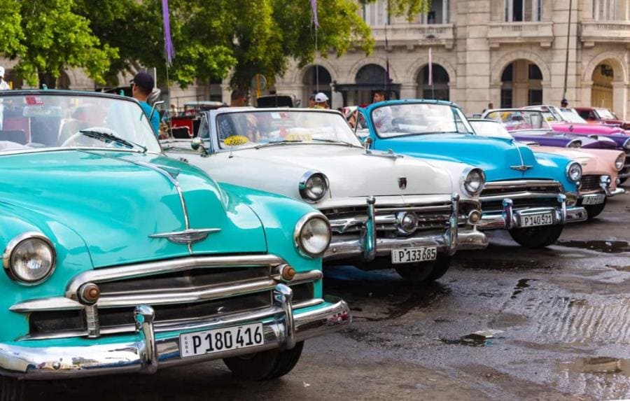 Гавана - город классических американских автомобилей 1950-х годов («альмендронес») Гавана - город классических американских автомобилей 1950-х годов («альмендронес»)