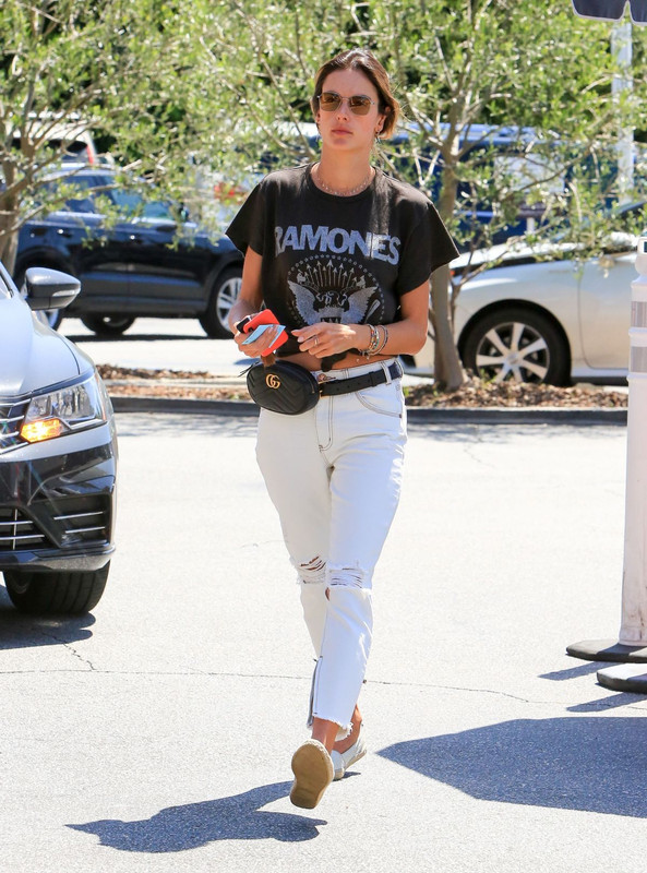 alessandra-ambrosio-out-for-coffee-in-brentwood-05-03-2018-10